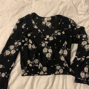 Blouse with flower pattern